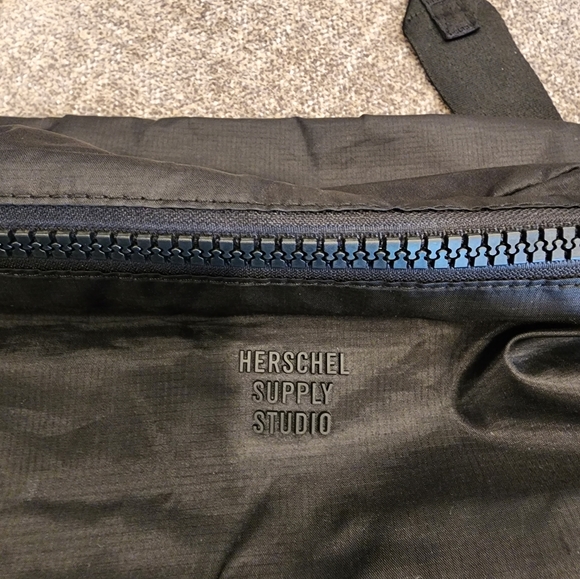 Herschel Supply Studio Fanny Pack/Belt Bag - Picture 2 of 4